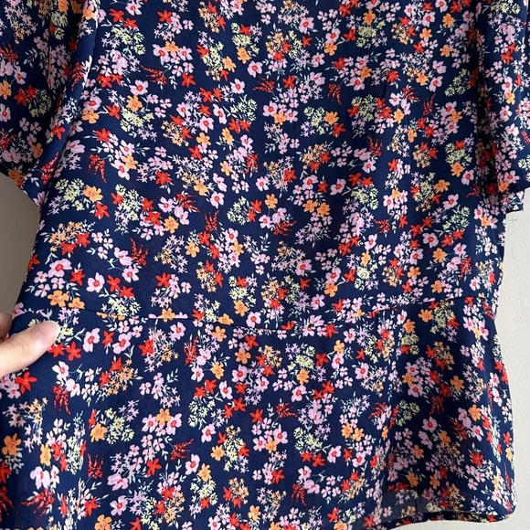 Banana Republic Bold Floral Print Flowy Peplum V-Neck Blouse, Navy/Multi, Small - Picture 10 of 16